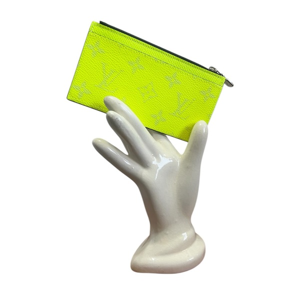 Louis Vuitton Coin Card Holder Wallet
Neon Yellow - Picture 3 of 16
